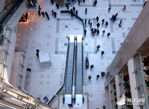 上海徐家匯港匯廣場今晨一人墜樓身亡[組圖]