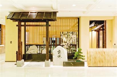 記者調(diào)查:“空蟬”餐廳日常人均消費(fèi)2000以上