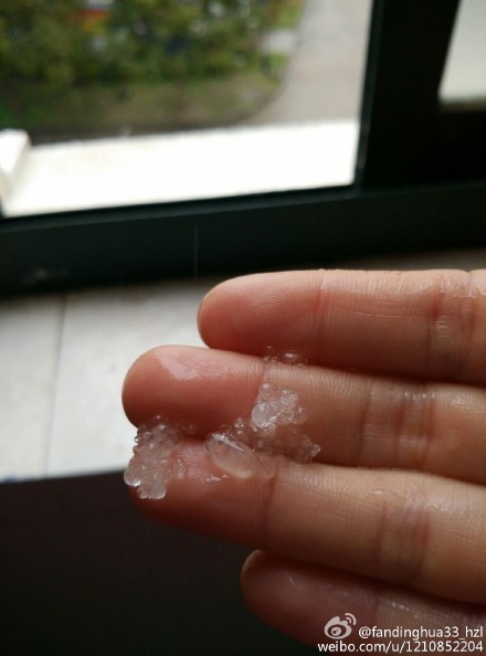 上海今日突下冰粒 網友：噼里啪啦好像下鉆石