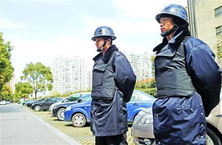 滬一小區上演搶車位大戰:“特勤安保”全天巡邏
