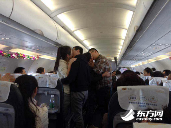 迎白色情人節 “空地”接吻大賽上演|組圖