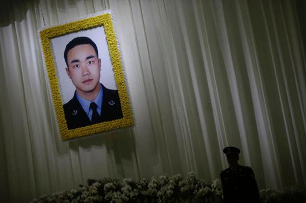 茆盛泉追悼會市民自發送行 公安部發唁電哀悼