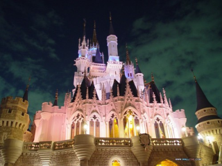 上海迪士尼樂園延至明春開業(yè) 預計門票300-400元