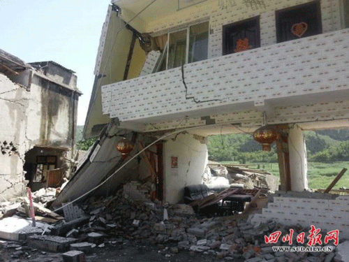 四川日報記者直擊雅安震區現場