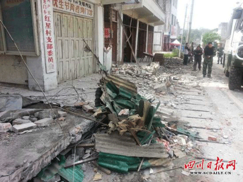 四川日報記者直擊雅安震區現場