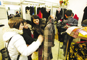 過年“扯布”裁衣重新流行 返璞歸真成時(shí)尚(圖)