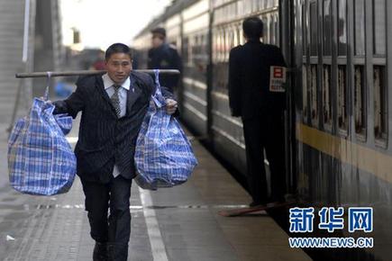 “三大難題”考驗春運 近29億人次能不能“走得動”