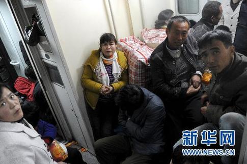 北京至漢口票面價840元的兩張火車票被炒到1400元