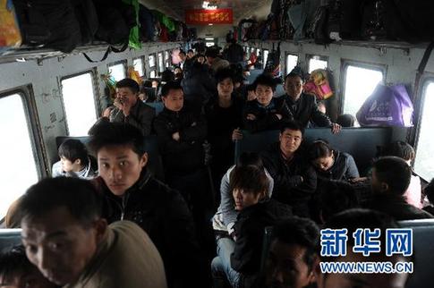 北京至漢口票面價840元的兩張火車票被炒到1400元