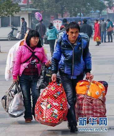全國(guó)陸海空迎戰(zhàn)返程客流高峰