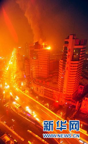 烏魯木齊一高層商貿(mào)樓發(fā)生火災(zāi) 系頂樓電梯機(jī)房失火
