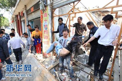 社會(huì)各界積極支援盈江抗震救災(zāi)