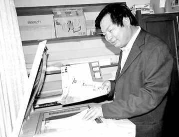 用ABC苦寫(xiě)人生的農(nóng)民 坎坷人生歷煉出“活字典”