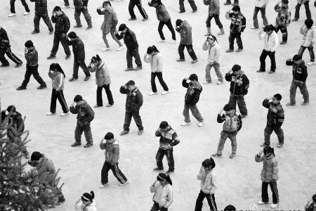 課間操跳杰克遜熱舞 孩子們爭先恐后去操場