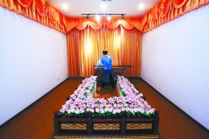 揭秘中國入殮師:不僅僅是給逝者化妝