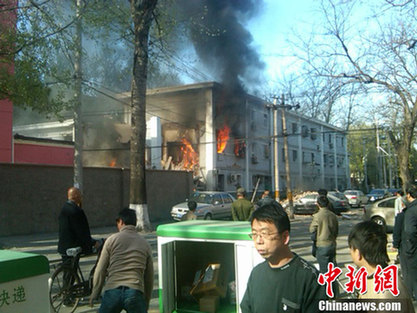 北京東城區(qū)居民樓發(fā)生爆炸坍塌（組圖）