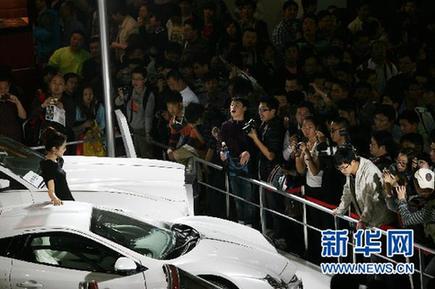 上海車展雙休日迎來超大客流（圖）