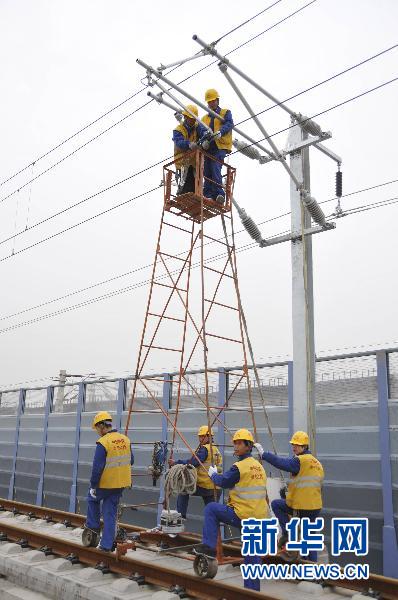 京滬高鐵北京區段進行最后的精細調試