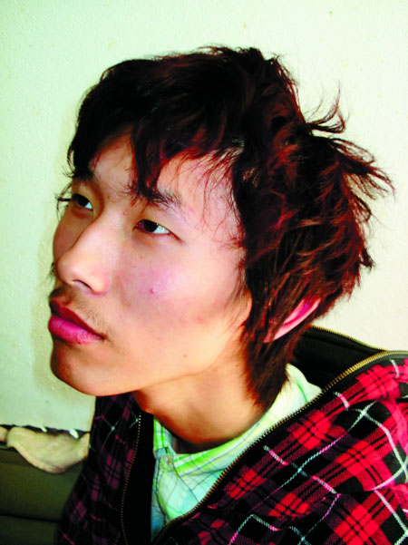 齙牙哥茫然弟:無辜男生一夜爆紅 網(wǎng)絡(luò)狂歡娛樂了誰