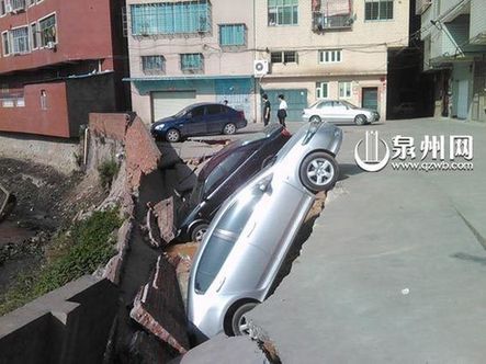 “住行安全”引關注：各地城市道路接連塌陷(組圖)