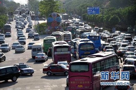“這個五一有點堵”：直擊全國各地堵車實況