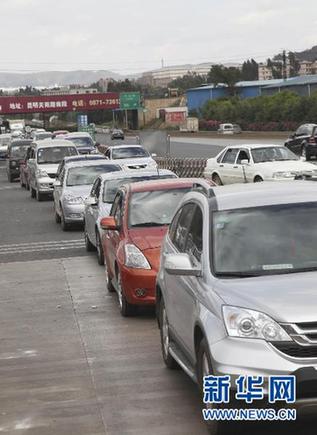 “這個(gè)五一有點(diǎn)堵”：直擊全國(guó)各地堵車(chē)實(shí)況