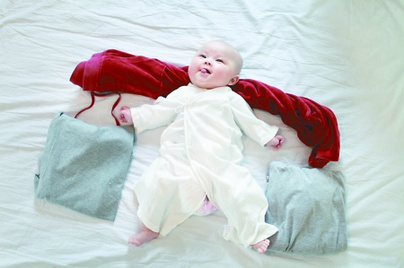 80后父母重溫童趣 嬰孩搞怪照引網友爆笑(圖)