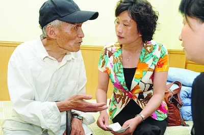 8旬老人欲捐款10萬遭婉拒 行善成“癡”致妻離女散