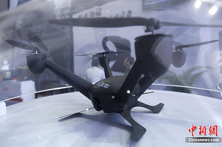 美女“警察”助陣中國國際警用裝備展（圖）