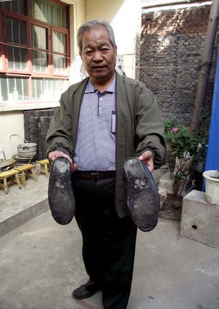 退休干部打工10年替百姓還債被網民熱捧