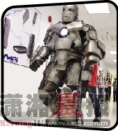 小伙穿鋼鐵俠戰袍上班 網友稱有創意求交往