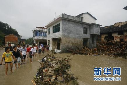 直擊湖南岳陽山洪泥石流災區