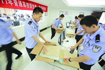 記者探訪高考閱卷“總部”:實(shí)拍試卷掃描現(xiàn)場