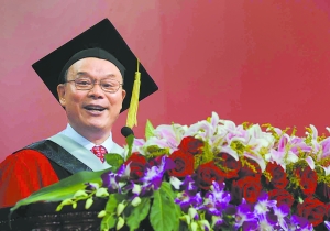 北大校長引電影對白寄語畢業生 教授笑談棄北大上港大