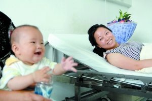 杭州女子接墜樓女童續:今日將被授見義勇為獎