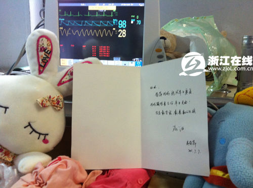 墜樓女孩妞妞醒了 會(huì)叫“爸爸媽媽”(圖)