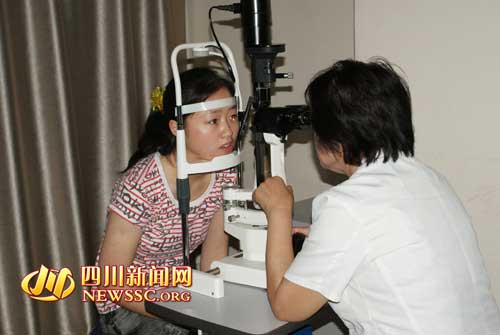 四川拒當小三盲女獲15萬捐款