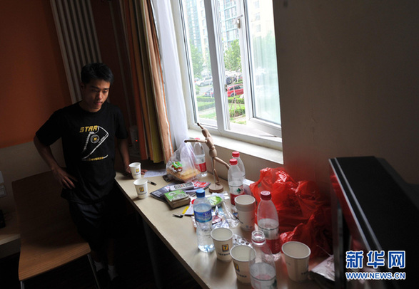 地鐵口的托馬斯全旋——一個冠軍賣藝人的故事