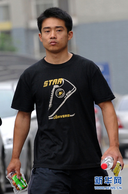 地鐵口的托馬斯全旋——一個冠軍賣藝人的故事