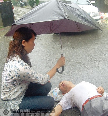 危難之間伸把手 人間處處存溫情