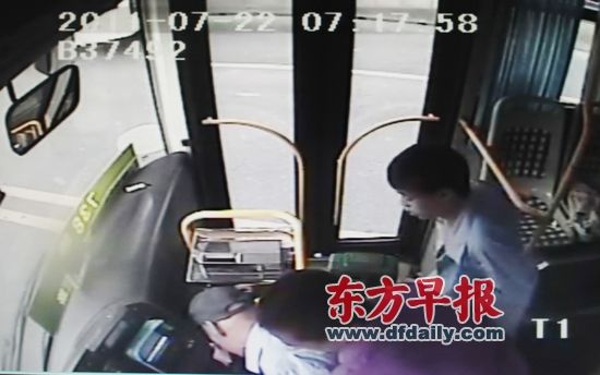 剎車哥臨危一踩救乘客 好司機義舉打動網(wǎng)友