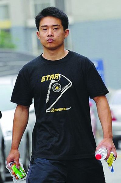 主持唱歌駕駛都要學(xué)習(xí) 張尚武28日將到南京上班<BR>