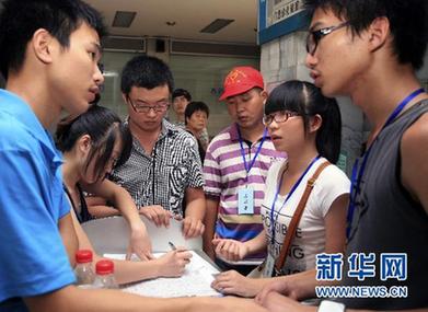 千方百計救治甬溫線事故傷者:1人1專家 1人1方案