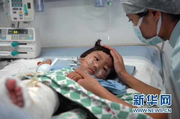 千方百計救治甬溫線事故傷者:1人1專家 1人1方案