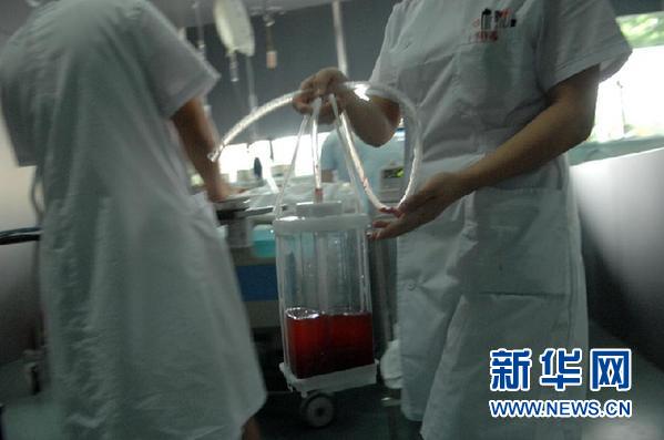 千方百計救治甬溫線事故傷者:1人1專家 1人1方案