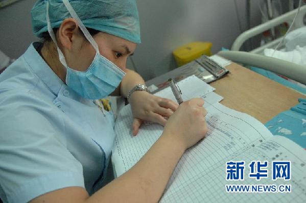 千方百計救治甬溫線事故傷者:1人1專家 1人1方案