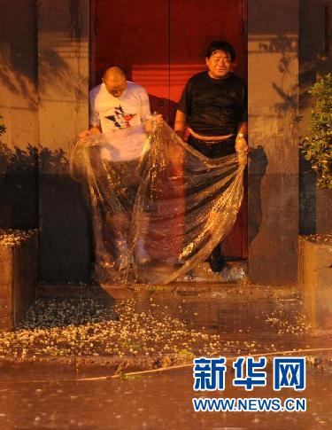 北京再次迎來強降雨 部分城區(qū)嚴(yán)重積水(組圖)