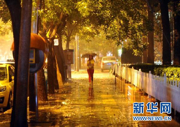 北京再次迎來強(qiáng)降雨 部分城區(qū)嚴(yán)重積水(組圖)