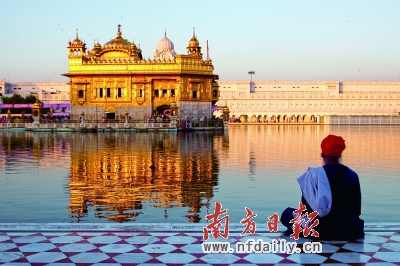 情侶為愛走天涯 4萬元10個月窮游18個國家和地區