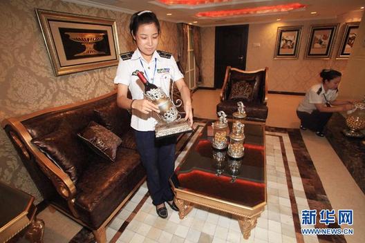 揭秘國內(nèi)首家航母酒店(組圖)